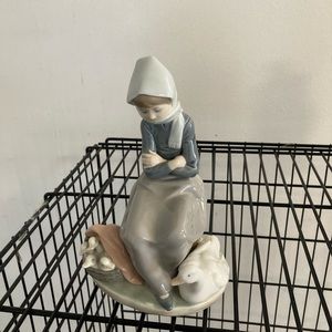 Lladro Figurine Girl with Ducks 1267 pre-owned no box
